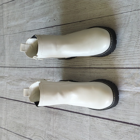 Woman's boots - Picture 2 of 8